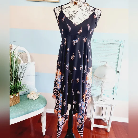 Express Floral Handkerchief Dress - Picture 6 of 10